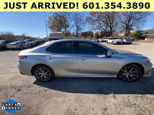 2022 Toyota Camry Hybrid XLE