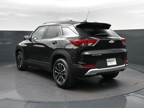 Mosaic Black Metallic 2026 Chevrolet Trailblazer LT