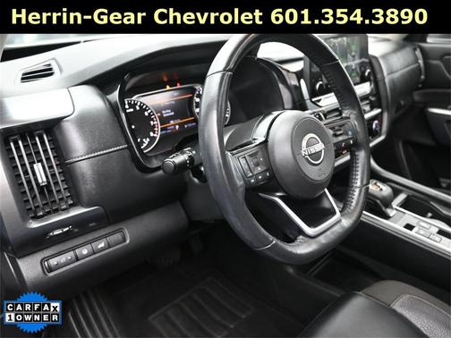 2022 Nissan Pathfinder SL 2WD