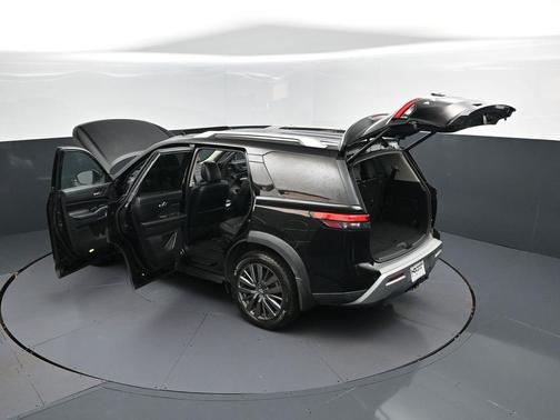 2022 Nissan Pathfinder SL 2WD