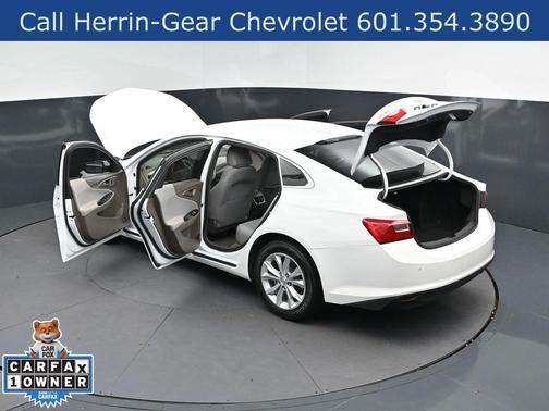 Summit White 2025 Chevrolet Malibu FWD 1LT