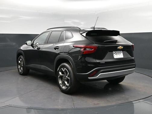 Mosaic Black Metallic 2026 Chevrolet Trax LT