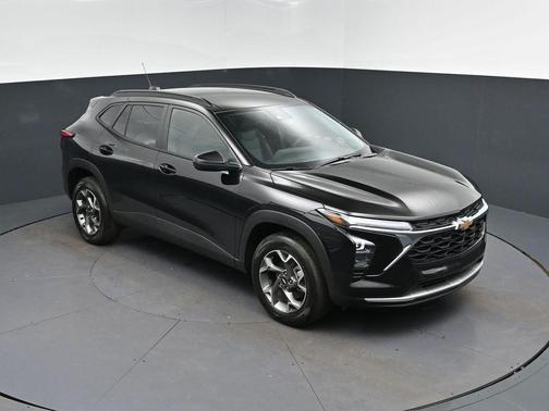 Mosaic Black Metallic 2026 Chevrolet Trax LT