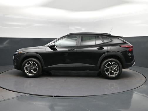 Mosaic Black Metallic 2026 Chevrolet Trax LT