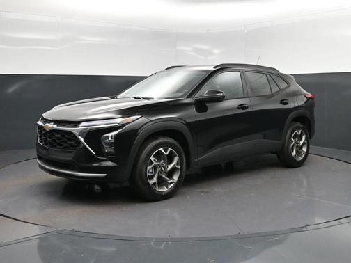 Mosaic Black Metallic 2026 Chevrolet Trax LT