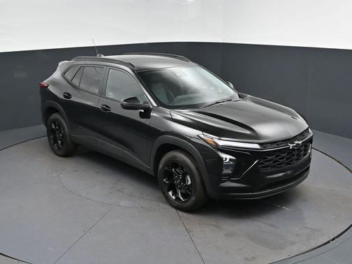 Mosaic Black Metallic 2026 Chevrolet Trax LT