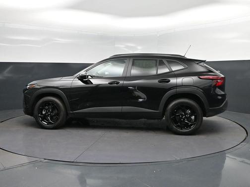 Mosaic Black Metallic 2026 Chevrolet Trax LT