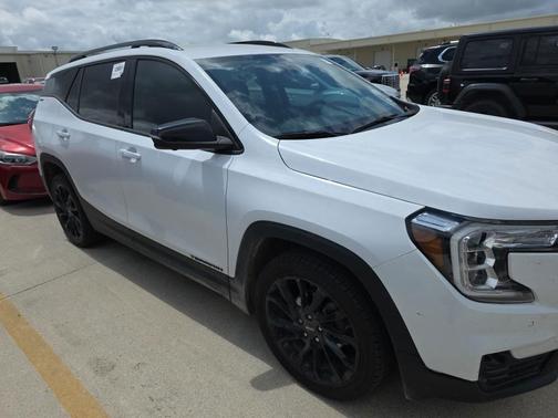 Summit White 2023 GMC Terrain SLT