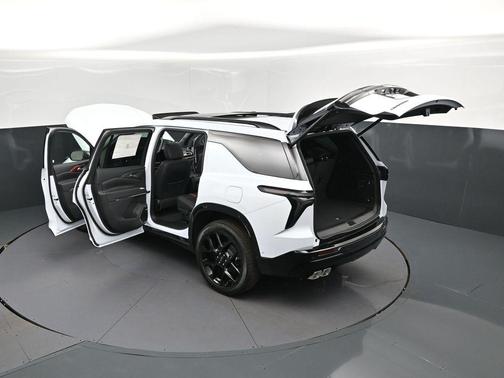 Polar White 2026 Chevrolet Traverse RS