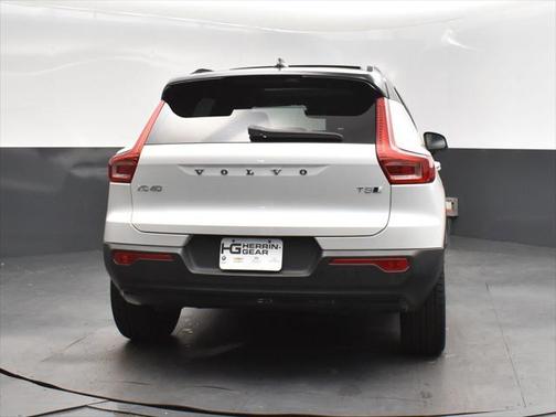 2021 Volvo XC40 T5 R-Design