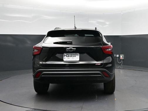 Mosaic Black Metallic 2026 Chevrolet Trax FWD 2RS
