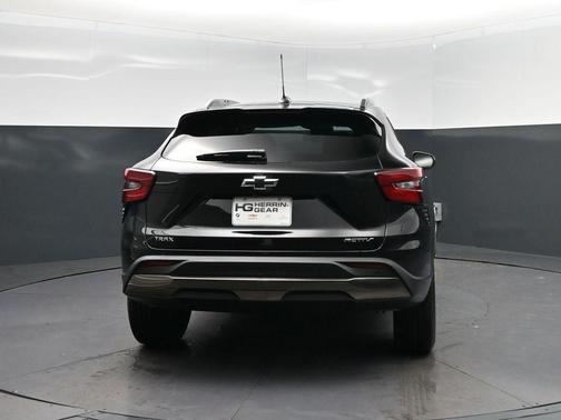 Mosaic Black Metallic 2026 Chevrolet Trax FWD ACTIV