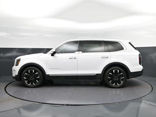 Glacial White Pearl 2023 Kia Telluride SX