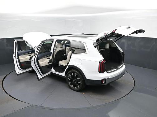 Glacial White Pearl 2023 Kia Telluride SX