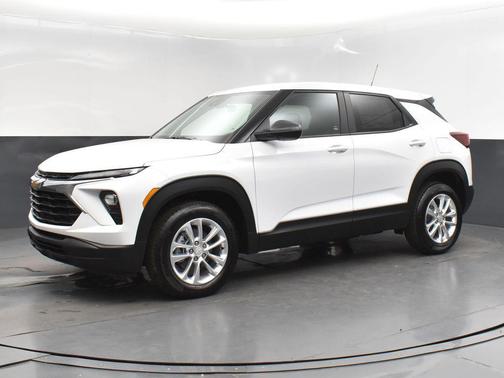 Summit White 2025 Chevrolet Trailblazer LS