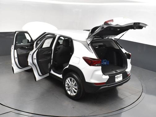 Summit White 2025 Chevrolet Trailblazer LS