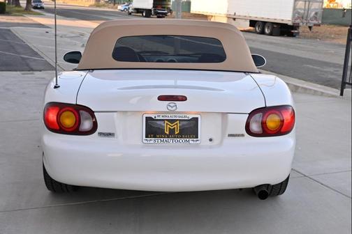 White 1999 Mazda MX-5 Miata Convertible