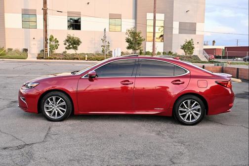 2017 Lexus ES 300h Base