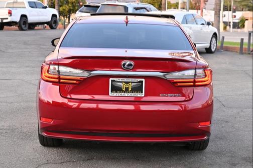 2017 Lexus ES 300h Base