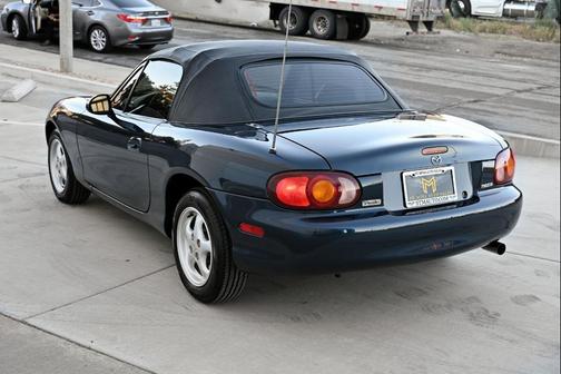 1999 Mazda MX-5 Miata 2D Convertible
