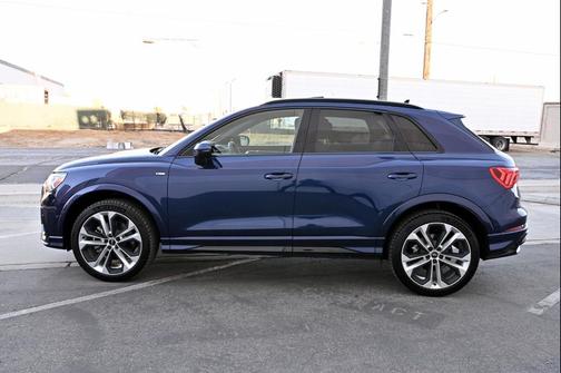 Navarra Blue Metallic 2021 Audi Q3 45 S line Premium Plus