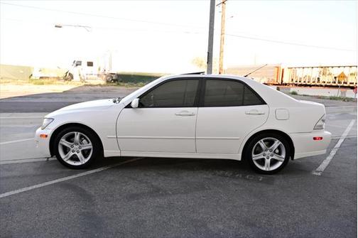 2001 Lexus IS 300 Base