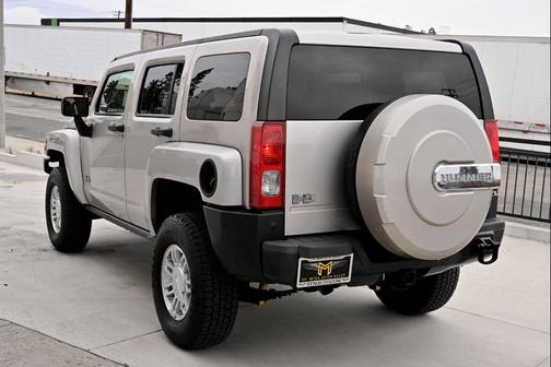 Boulder Gray Mettalic 2006 Hummer H3 Base