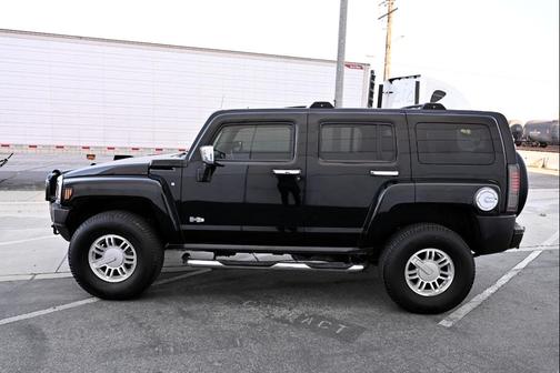 Black 2006 Hummer H3 Base
