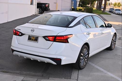 White 2025 Nissan Altima 2.5 SV