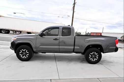 2017 Toyota Tacoma SR