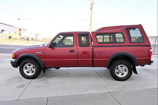 Red 2002 Ford Ranger XLT SuperCab
