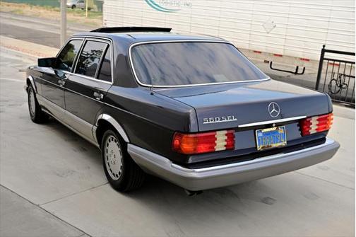 1986 Mercedes-Benz S-Class 560SEL