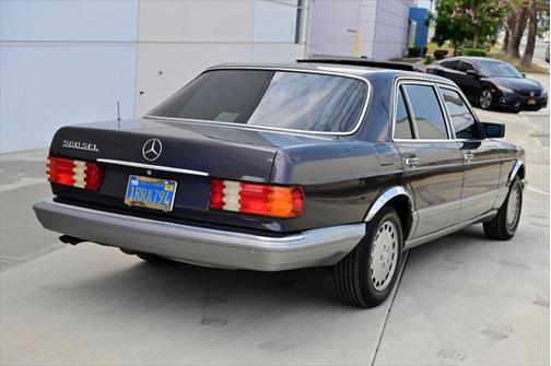 1986 Mercedes-Benz S-Class 560SEL