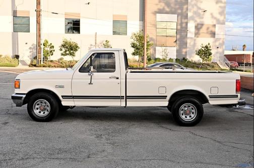1990 Ford F-150 XLT Lariat