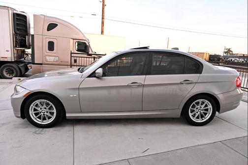 2010 BMW 328 328i Sedan RWD