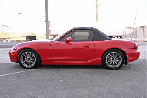 Classic Red 2001 Mazda MX-5 Miata Base 5MT