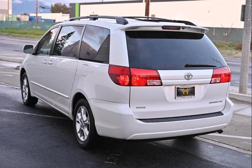 2005 Toyota Sienna XLE