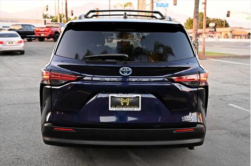 2021 Toyota Sienna XLE 8 Passenger