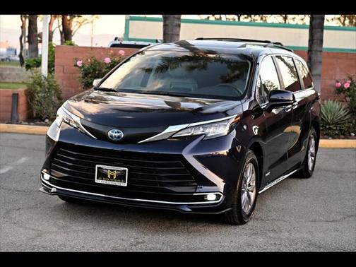 2021 Toyota Sienna XLE 8 Passenger