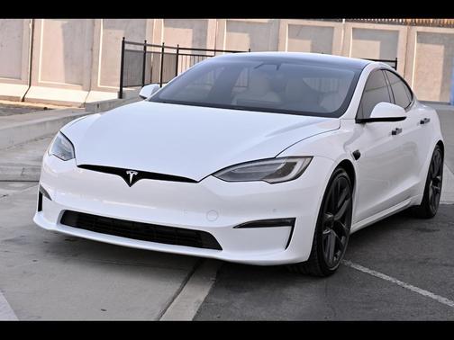 Pearl White Multicoat 2022 Tesla Model S AWD
