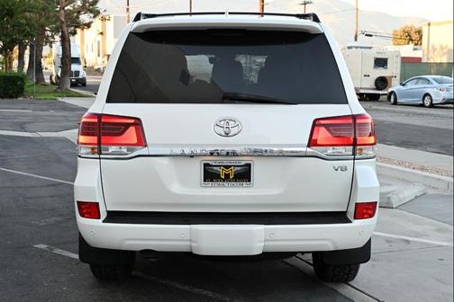2017 Toyota Land Cruiser Base