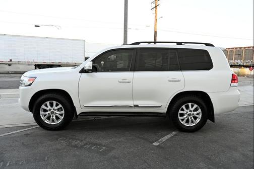2017 Toyota Land Cruiser Base