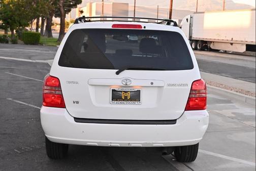 White 2002 Toyota Highlander Base