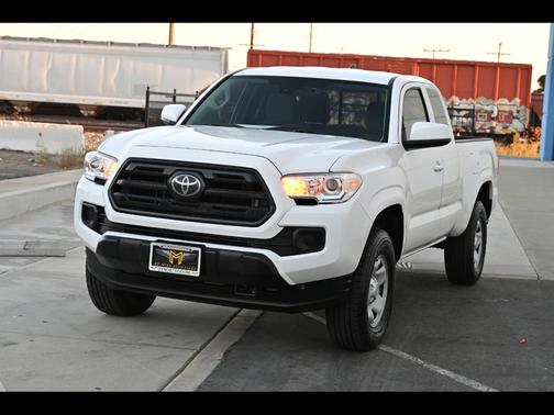 2018 Toyota Tacoma SR