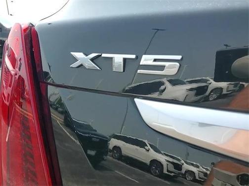 2022 Cadillac XT5 Luxury