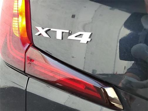 2022 Cadillac XT4 Premium Luxury