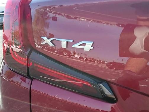 2024 Cadillac XT4 Premium Luxury