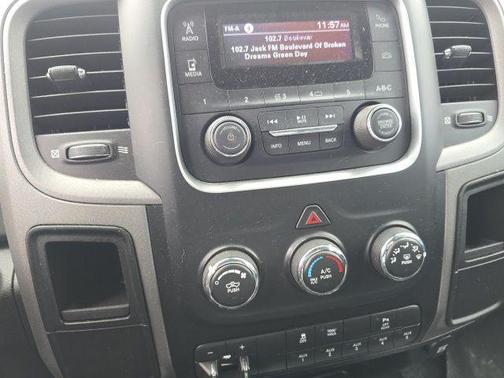 2017 RAM 2500 Tradesman Crew Cab 4x4 8' Box