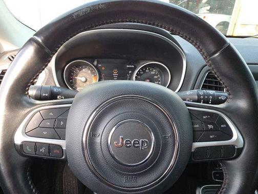 Granite Crystal Metallic Clearcoat 2018 Jeep Compass Latitude