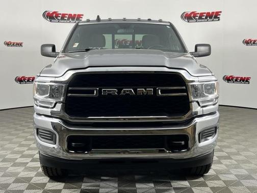 2022 RAM 2500 Tradesman Crew Cab 4x4 8' Box